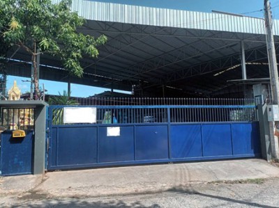 ขายโรงงานพร้อมบ้านศรีราชา พื้นที่ 360 ตรว. โกดังมีขนาด980ตรม. มีบ้าน 2 หลัง พื้นที่สีเหลือง