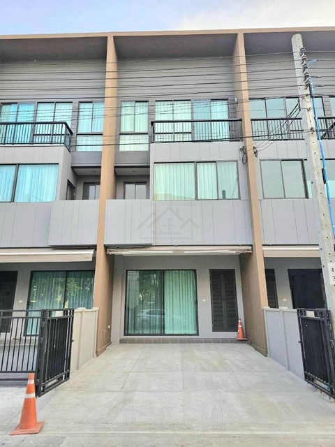 ให้เช่าทาวน์โฮม 3 ชั้น 3 ห้องนอน บ้านกลางเมือง พระราม 9 - กรุงเทพกรีฑา บ้านใหม่ ตกแต่งครบ พร้อมเข้าอยู่ 10 นาที ถึง Brighton College