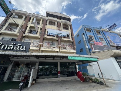 เหมาะทำออฟฟิศ คลังสินค้า และอยู่อาศัยในตัว ขายตึกแถว 4.5 ชั้น2 คูหา 32.3 ตรว. ติดถนน ทำเลหายาก ทำธุรกิจเห็นหน้าร้านแน่นอน ราคาพิเศษ!!