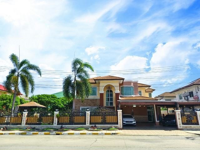 ขายบ้านเดี่ยวร่มรื่น บรรยากาศเหมือนรีสอร์ท ติดถนนหลักของหมุ่บ้าน Natural Ville ร่มเกล้า 175 ตร.ว. บ้านสวย พร้อมอยู่ สระว่ายน้ำ 25 เมตร