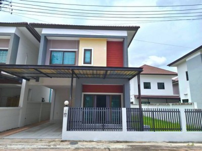 บ้านแฝด 2 ชั้นพานทองชลบุรี สภาพใหม่พร้อมเข้าอยู่ หมู่บ้านเมอร์ริเดียน พาร์ควิวล์ พานทอง ชลบุรี ราคาเพียง 3.xxx ล้านบาท