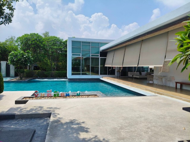 บ้านเดี่ยวหลังใหญ่ 2 ชั้น 4 นอน 3 น้ำ ใกล้รร.สาธิตพัฒนา 500 ม.เนื้อที่ 100.2 ตร.ว.กว้าง พร้อมสวนสไตล์รีสอร์ท เฟอร์ฯ และเครื่องใช้ไฟฟ้าครบ