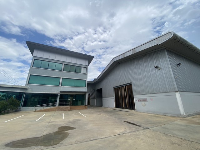 ขายโรงงานพร้อมคลังสินค้าเกือบ 4 ไร่ เชื่อมต่อ ถนนเศรษฐกิจ 1 - เพชรเกษม - บรมราชชนนี - พระราม 2 (เดินทางสะดวก รถบรรทุกใหญ่เข้า-ออกง่าย)