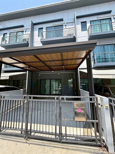 ขายทาวน์โฮม 3 ชั้น 4 ห้องนอน บ้านกลางเมือง พระราม 9-อ่อนนุช ทำเลดีติดถนนเมน ใกล้ Airport Link สถานีบ้านทับช้าง