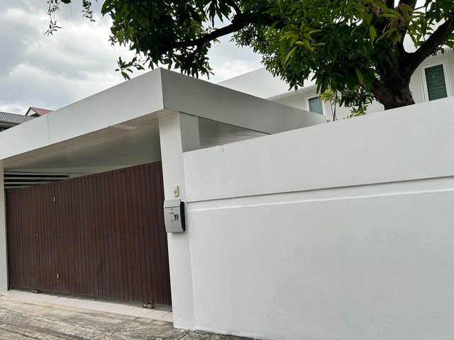 บ้านเดี่ยวพร้อมเฟอร์นิเจอร์ครบ 3 ห้องนอน 3 ห้องน้ำ พระราม 9 ซอย 43 เหมาะสำหรับอยู่อาศัย หรือทำ Home Office