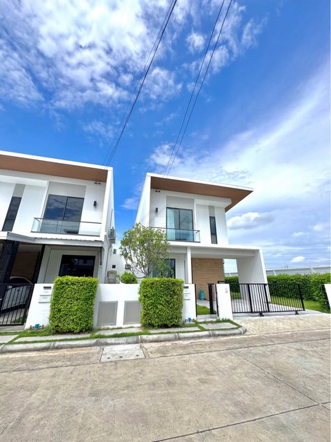 ให้เช่าบ้านแฝดหลังมุม 3 ห้องนอน โคโม่ เบียงก้า บางนา Como Bianca สไตล์ Minimal Eco Living ใกล้เมกะบางนาและวงแหวนกาญจนา