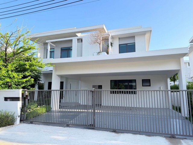 บ้าน 2 ชั้น 72 ตรว. 4 ห้องนอน 5 ห้องน้ำ เฟอร์นิเจอร์พร้อมทุกห้อง มัณฑนา บางนา กม. 15