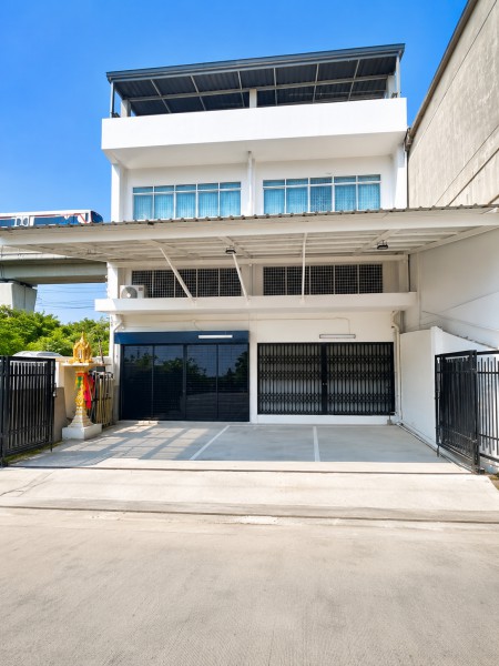 ถ.สุขุมวิท107 โฮมออฟฟิศให้เช่า 2 คูหา 3.5ชั้นใกล้ BTSแบริ่ง 850 ม. 540 ตร.ม. พร้อมชั้นลอย 3 น้ำ Makro ศรีนครินทร์ 2.81กม.