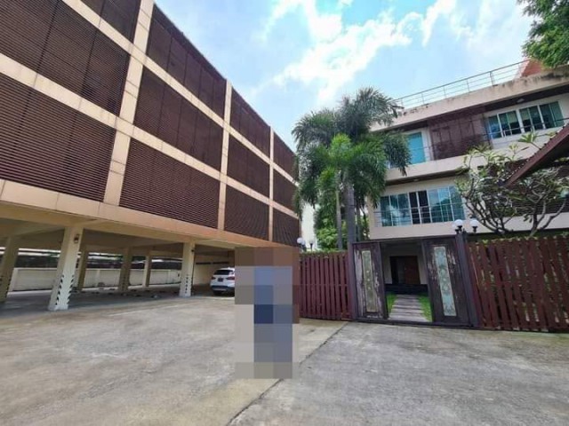 ขาย ออฟฟิศพร้อมบ้านเดี่ยว สุขุมวิท 101 บ้านเดี่ยวมีสระว่ายน้ำส่วนตัว TEL 095-164-2956