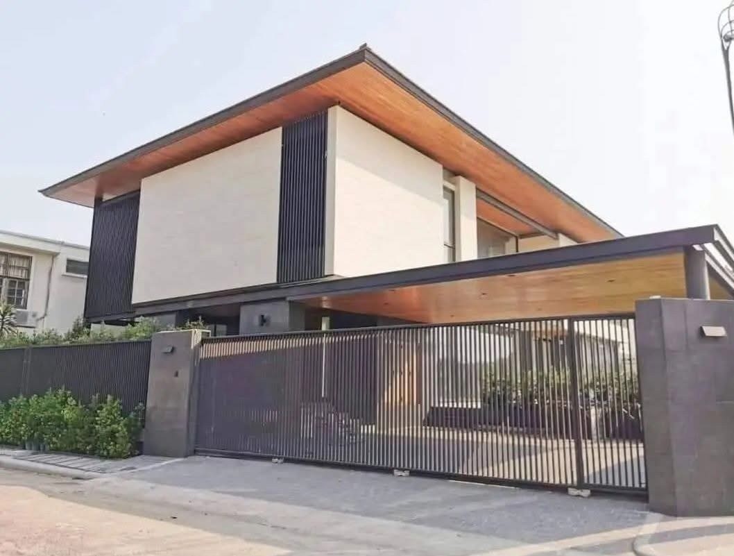 ให้เช่าบ้านเดี่ยวหรู Evergreen Ville บางนา กม.5 ที่ดิน 156 ตร.ว. 4 ห้องนอน 5 ห้องน้ำ พื้นที่ 610 ตร.ม. ราคา 250000 บาท