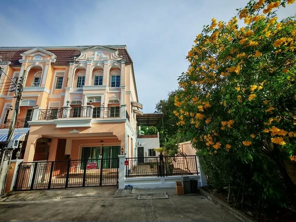 ให้เช่าบ้านเดี่ยว Urban Sathorn หลังมุม 300 ตร.ม. 4+1 นอน Pet Friendly ใกล้ BTS บางหว้า 60000 บาท