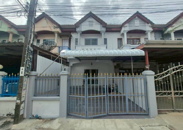 หมู่บ้านศรีชนก ซอยสำเร็จพัฒนา ถนนกาญจนาภิเษก บางใหญ่ บ้านเปล่ารีโนเวทแล้วบางส่วน พร้อมอยู่ สภาพดี ราคาพิเศษ