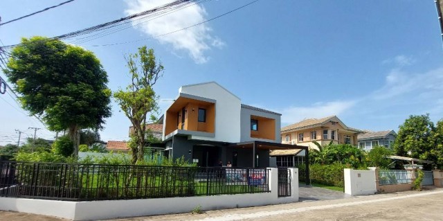 บ้านรีโนเวทใหม่ชัยพฤกษ์ บางบัวทองบรรยากาศดี เนื้อที่ 117 ตารางวา พื้นที่ใช้สอย 220 ตรม. 4 ห้องนอน 3 ห้องน้ำ 2 ที่จอดรถ บ้านหันทิศเหนือ