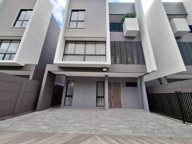 ให้เช่าบ้านเดี่ยวใหม่ 3 ชั้น 270 ตร.ม. FEEL TOWN ลาดพร้าว 101 ใกล้ MRT ลาดพร้าว 101 **ทำออฟฟิศจดบริษัทได้