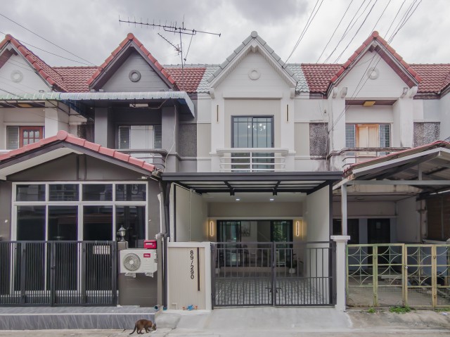 หมู่บ้านมารวย บางเขน 2 ซอยพหลโยธิน54/1 สายไหม ทาวน์โฮมพร้อมอยู่รีโนเวทใหม่ ราคาพิเศษ ใกล้รถไฟฟ้า เข้าอยู่ได้ทันที