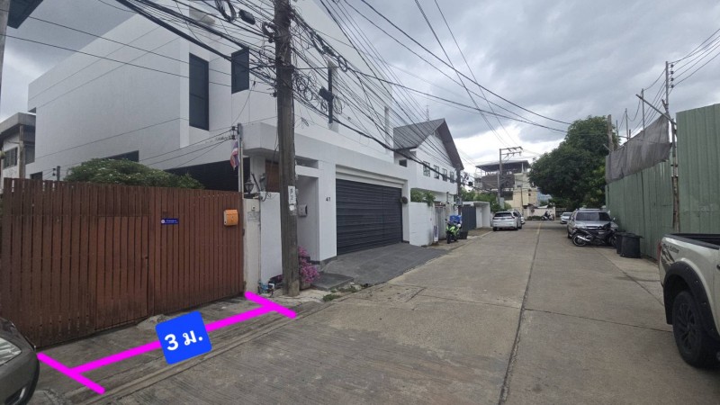 ขายที่ดินพร้อมสิ่งปลูกสร้าง 82 ตร.ว. พหลโยธิน ซอย 8 (ซอยสายลม) แปลงสี่เหลี่ยมสวย ถนนสูงน้ำไม่ท่วม ทำเลดี
