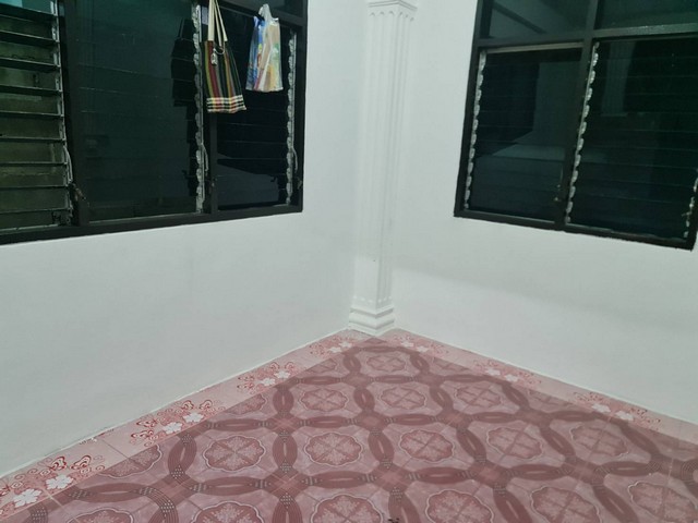 บางหญ้าแพรกบ้านมุทรสาคร เข้าออกได้หลายเส้นทาง น้ำไฟพร้อมบ้านเดี่ยวเมืองสมุทรสาครให้เช่า และขาย 36 วา ชั้นเดียว