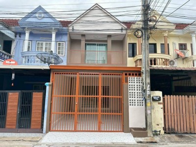 ขายทาวน์โฮมบางแสนชลบุรี ขายทาวน์โฮม 2 ชั้น ถ.เนตรดี บางแสน รีโนเวทใหม่ทั้งหลัง 19.4 ตารางวา ขนาด: 2 ห้องนอน 2 ห้องน้ำ