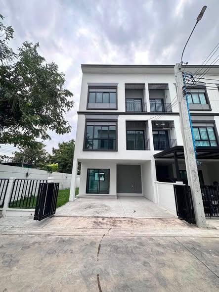 ให้เช่าทาวน์โฮม 3 ชั้น 29 ตร.ว. หมู่บ้านลุมพินี ทาวน์เพลส สุขุมวิท-ศรีนครินทร์ สุขุมวิท 113