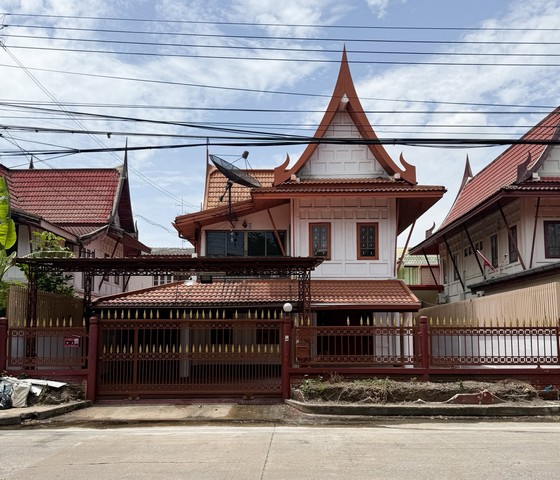 ให้เช่าบ้านเรือนไทยเบญจรงค์ 3 ห้องนอน 2 ห้องน้ำ ใกล้รถไฟฟ้าสายสีม่วง สถานีคลองบางไผ่