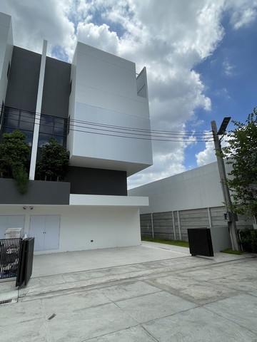 T26-919 ให้เช่า บ้าน อาคิน วิภาวดี ARKIN VIBHAVADI ชั้นที่ 1 กรุงเทพ ดอนเมือง 95000 บาทต่อเดือน ห้องนอน 3 ห้อง ห้องน้ำ 4 ห้อง